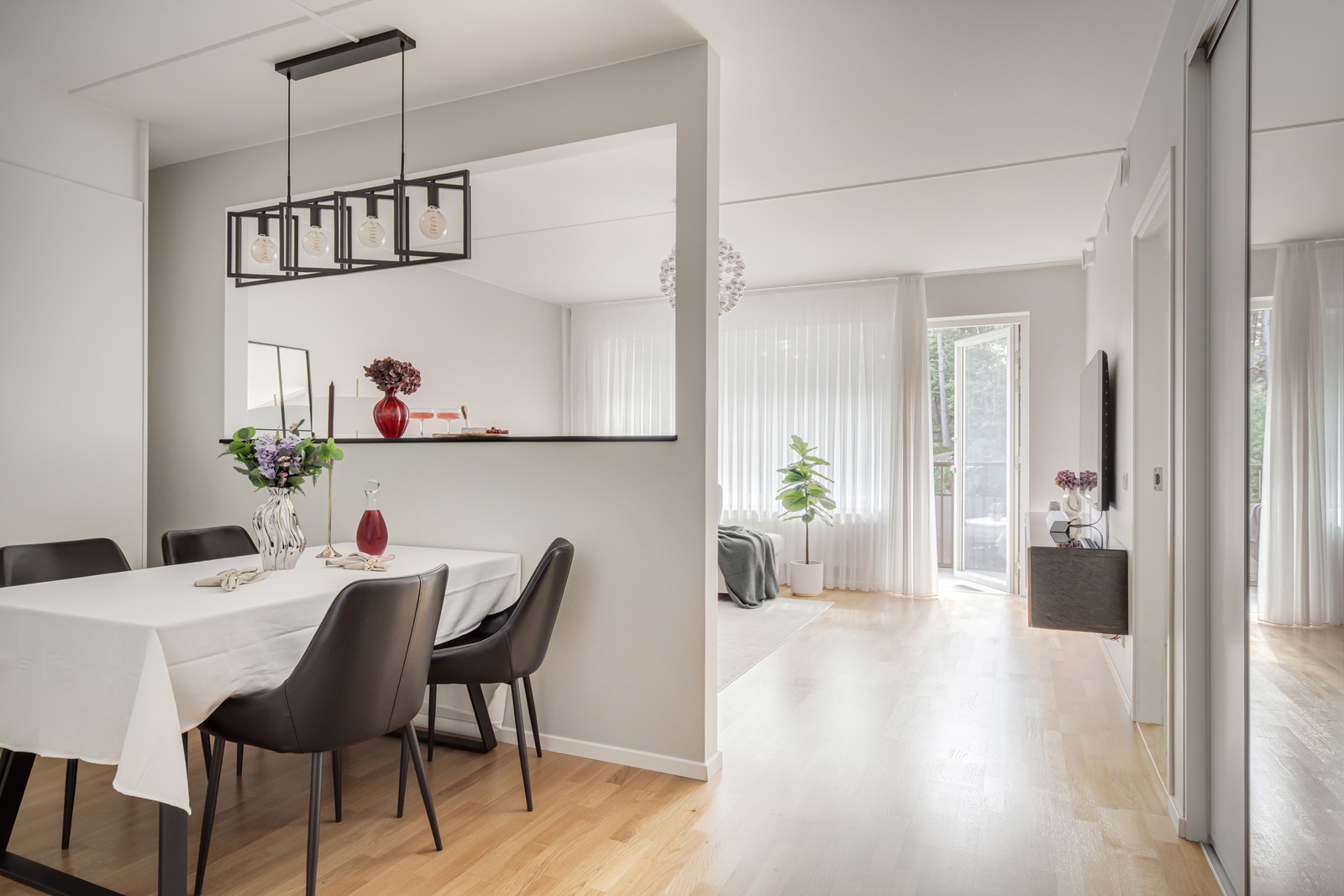 Välkommen till Norra Fjädermolnsgatan 36!