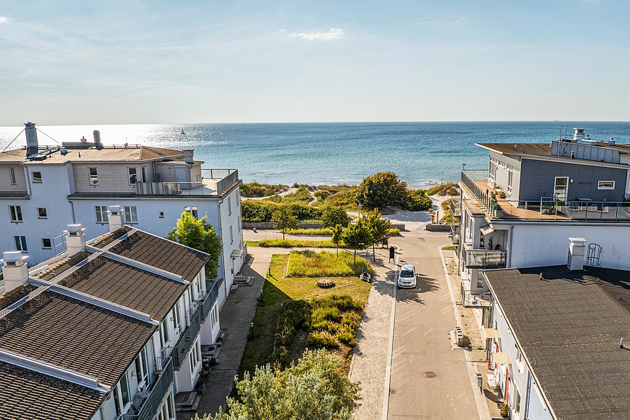 Välkommen till Stiltjeplatsen 10, ett stenhus nära stranden