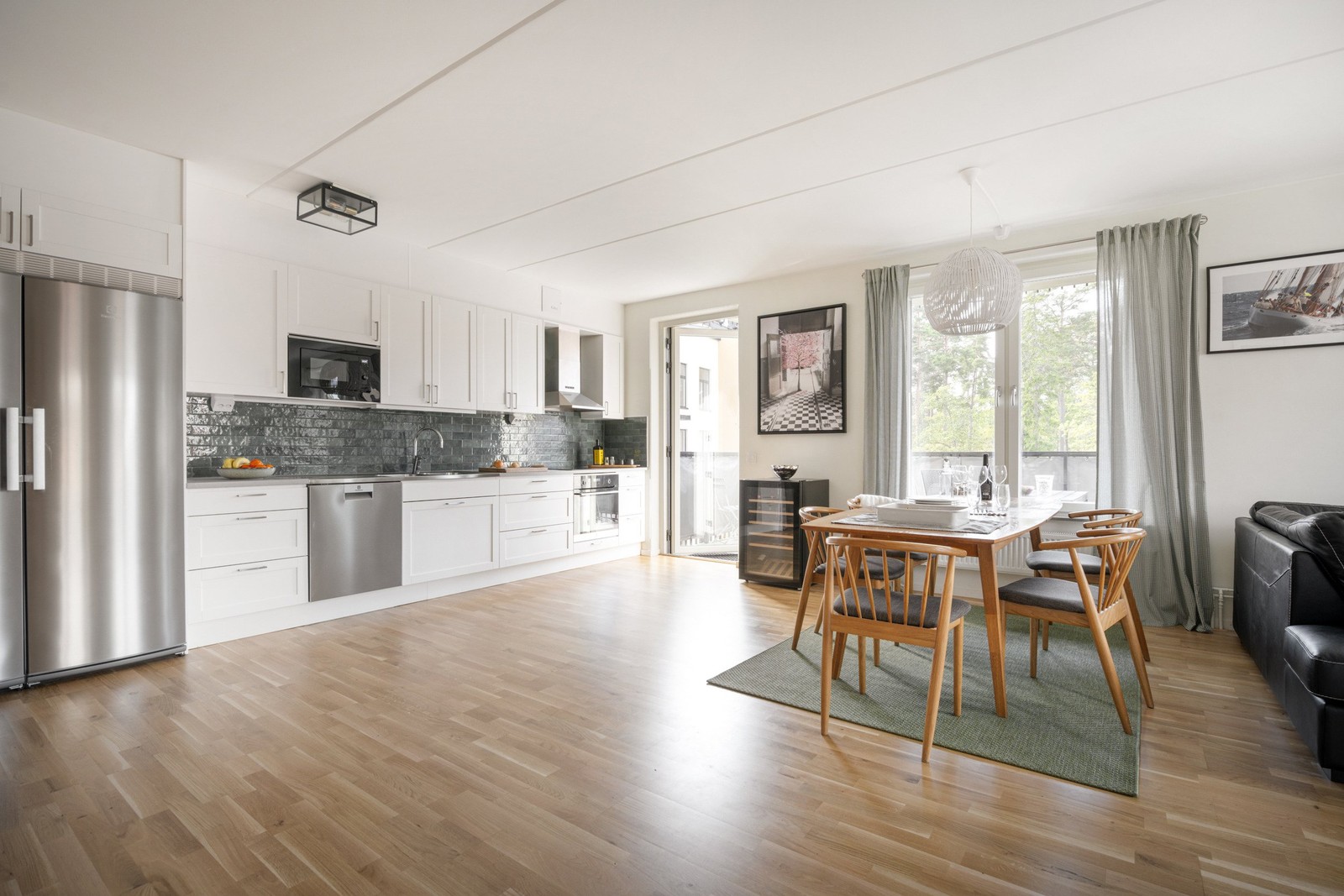 Rymlig ljus lägenhet på våning 4