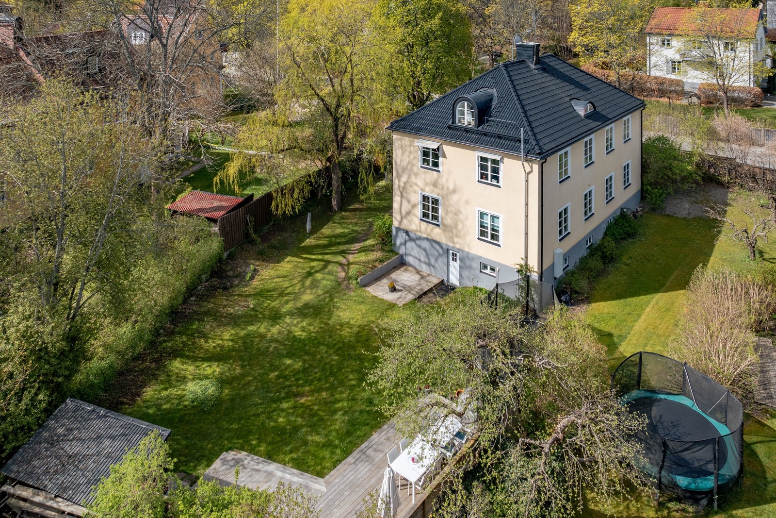 Vacker villa med stor tomt