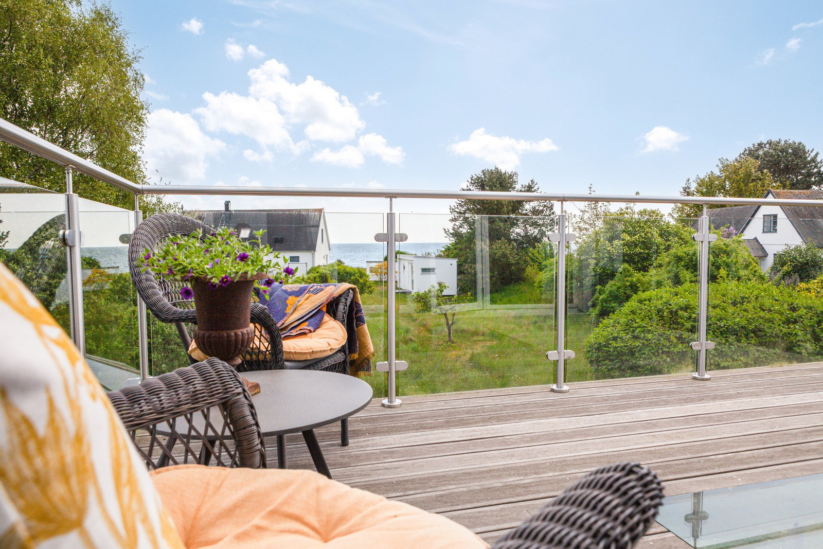 Stor härlig takterrass med underbar utsikt mot havet