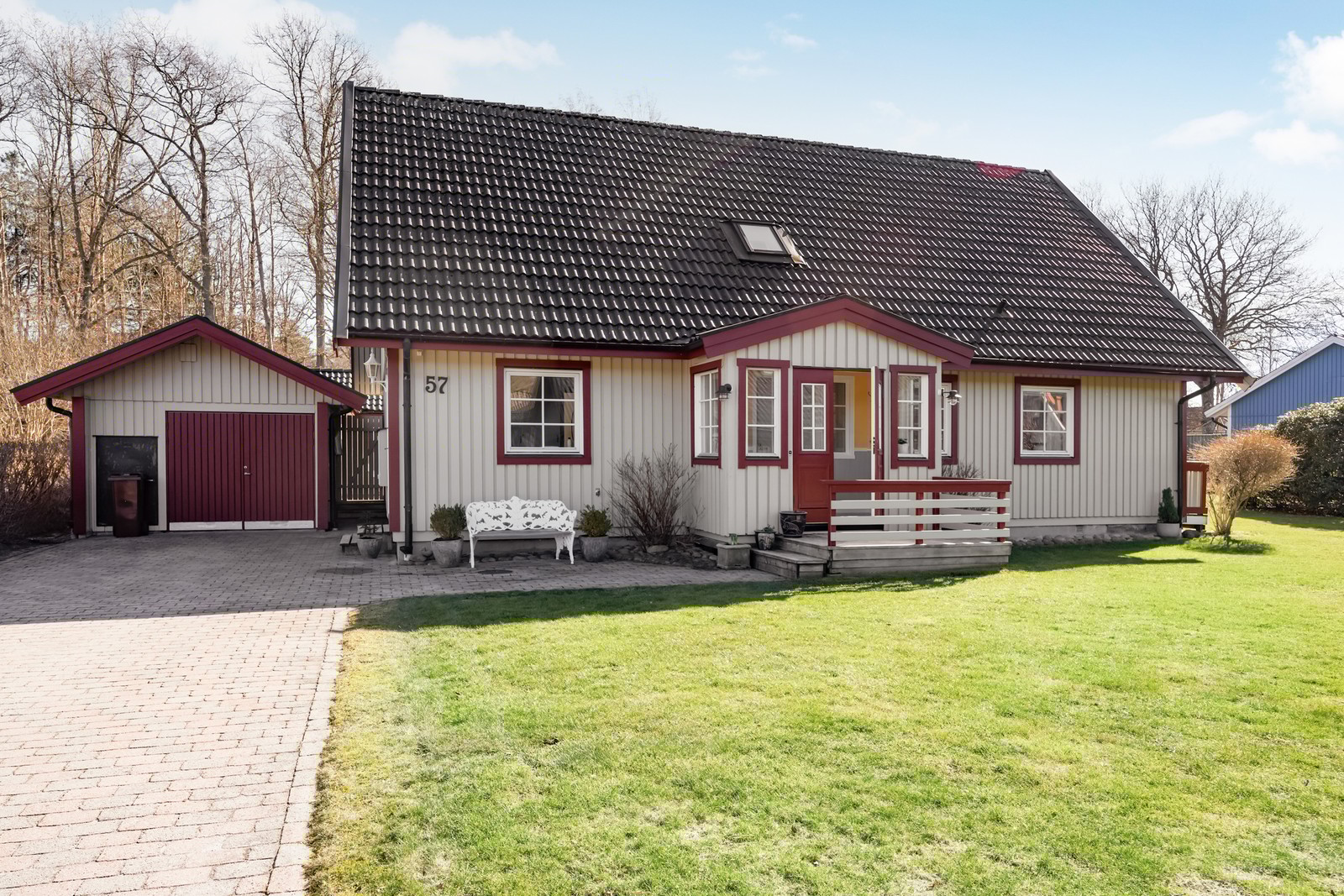 Välvårdad villa på perfekt läge i Skällared