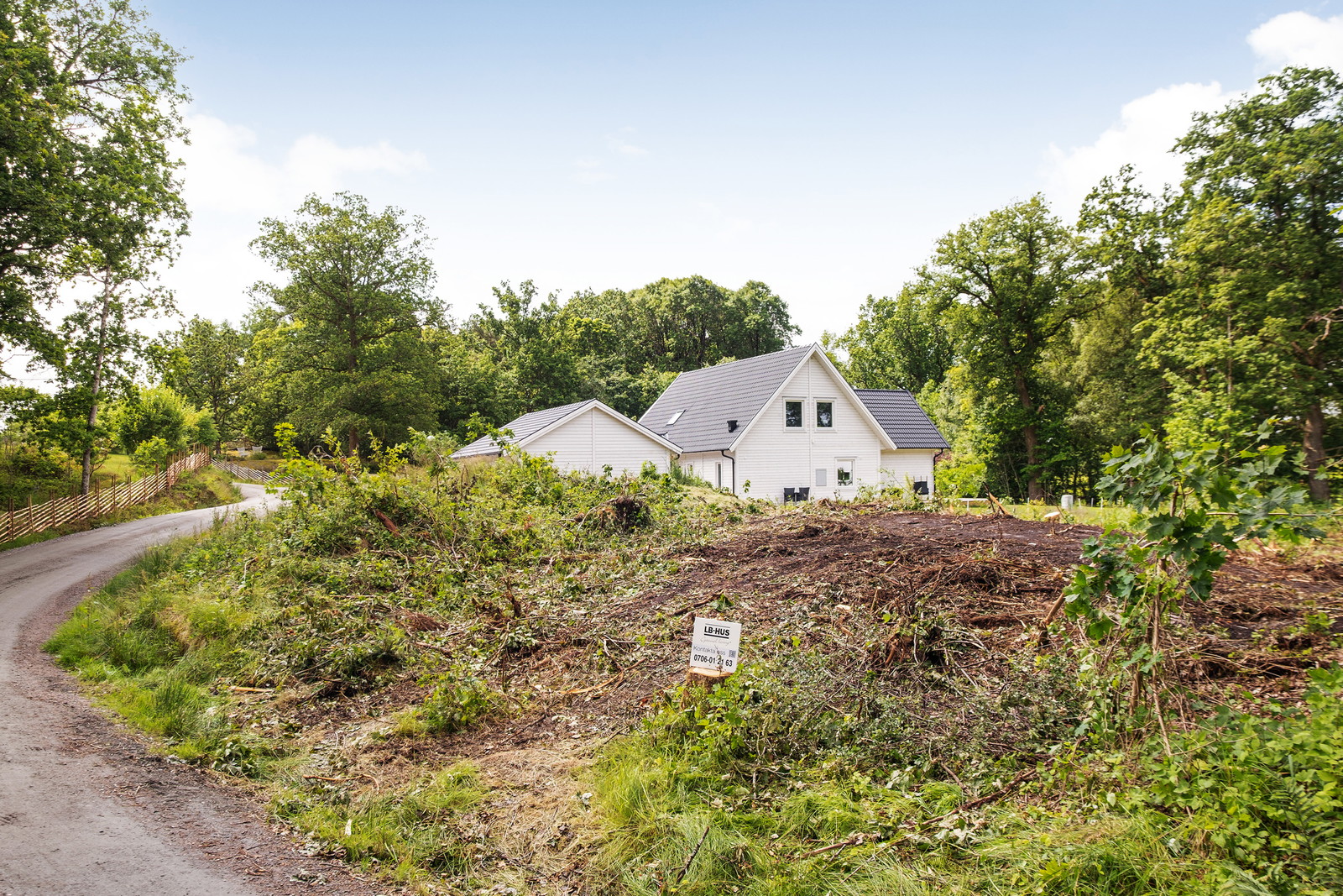 Tomt i centrala Gråbo med bygglov för enplanshus