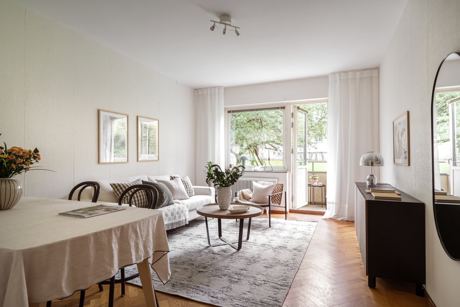 Välkommen till ett ljuvligt hem i trygga Fredriksdal!