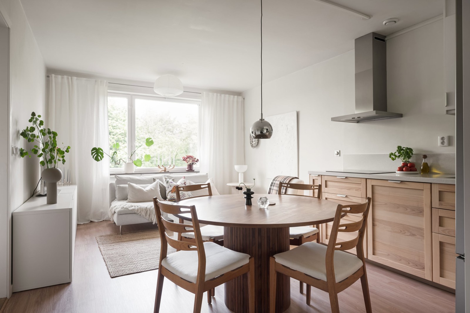 Ljus och renoverad citytvåa med öppen planlösning