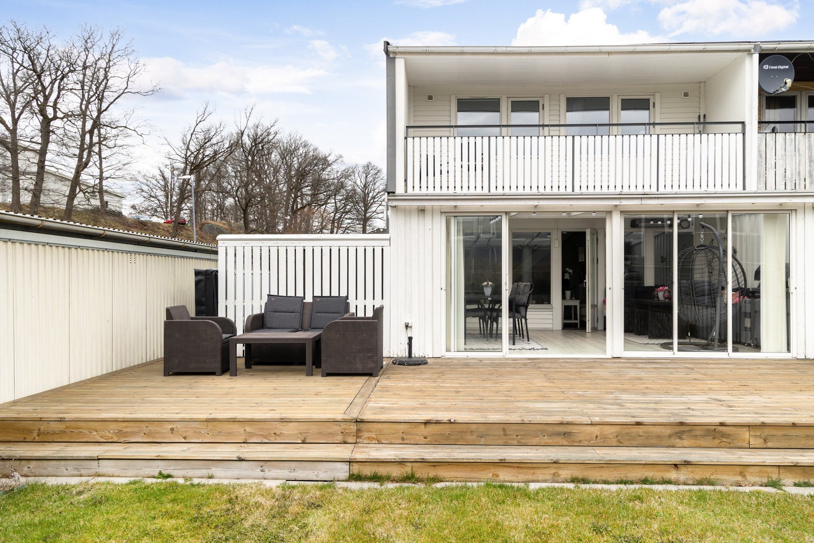 Välkomna till detta trivsamma gavelradhus