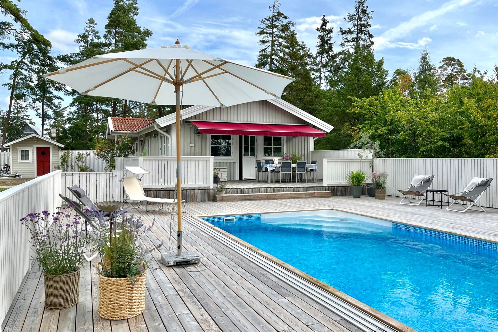 Stor härlig altan med pool