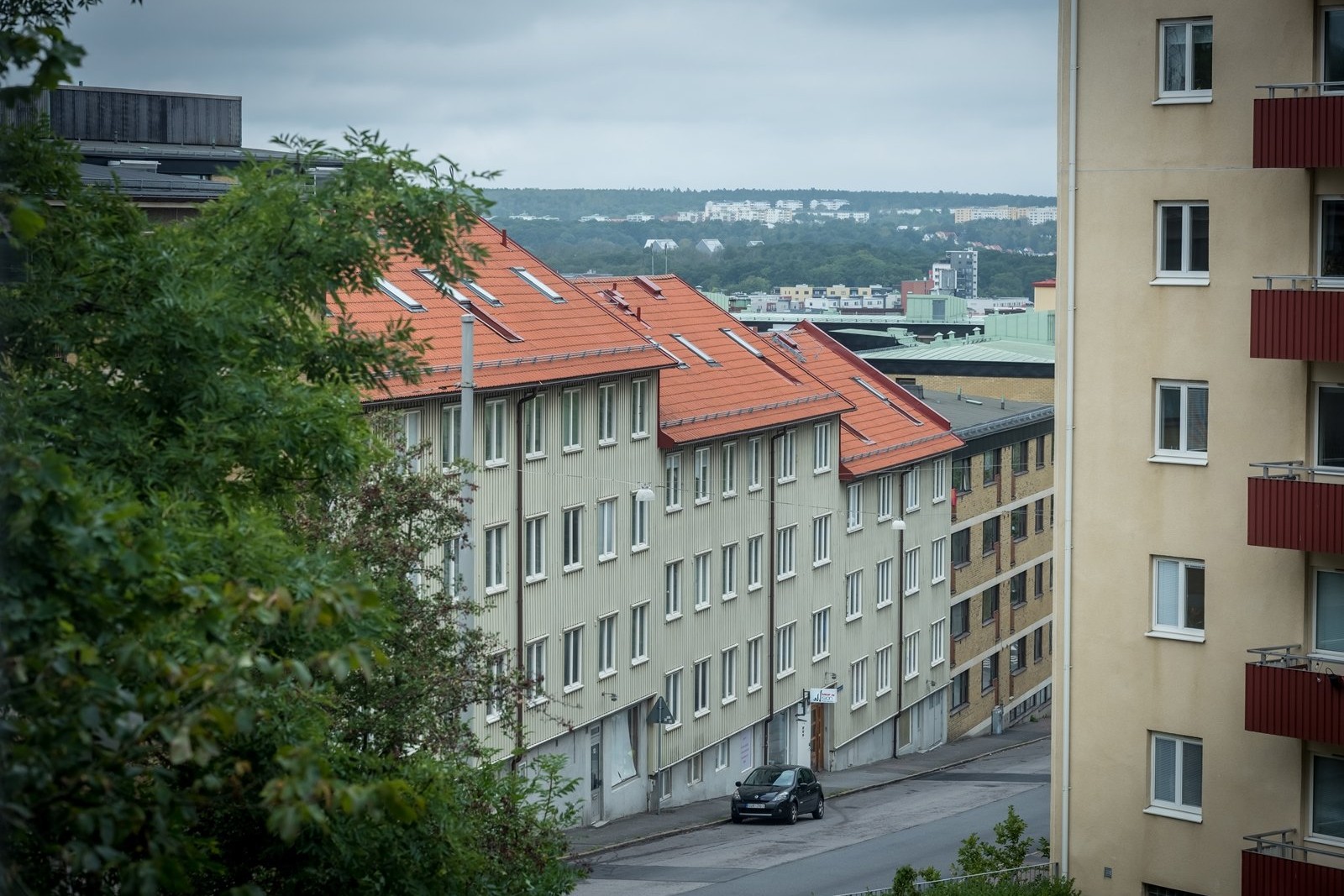 Här bor du i ett populärt område bland kvarter som bär på historia