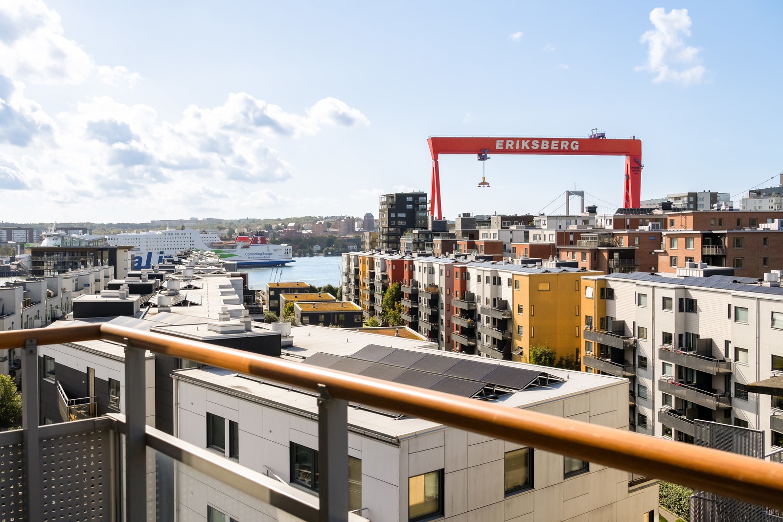 Häftig vy över området från den stora balkongen