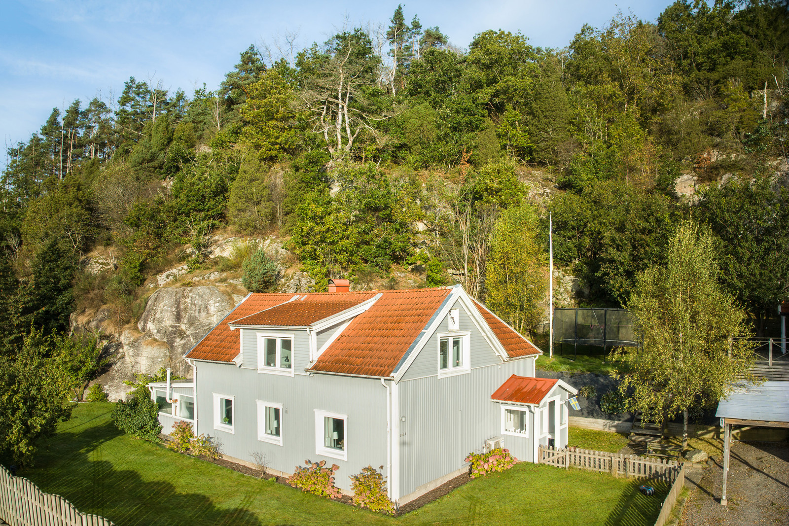 20-tals villa med uterum och gästhus