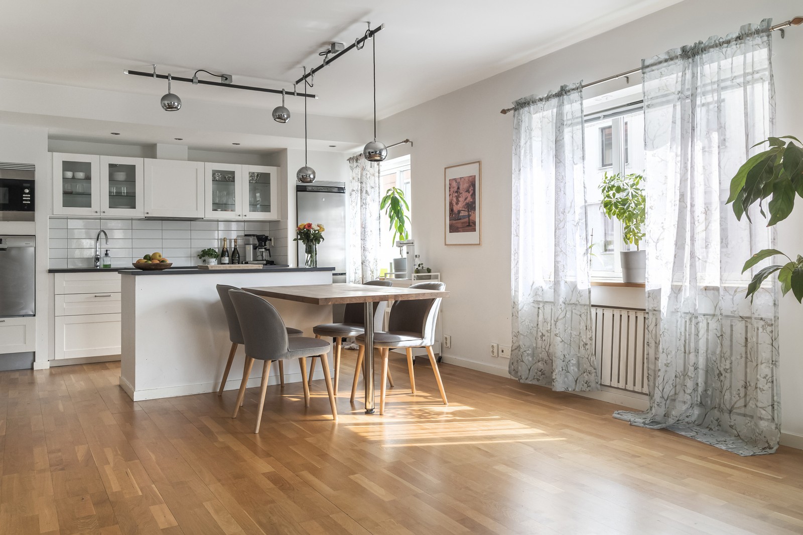 Välkomna till denna fina trea i Krokslätt