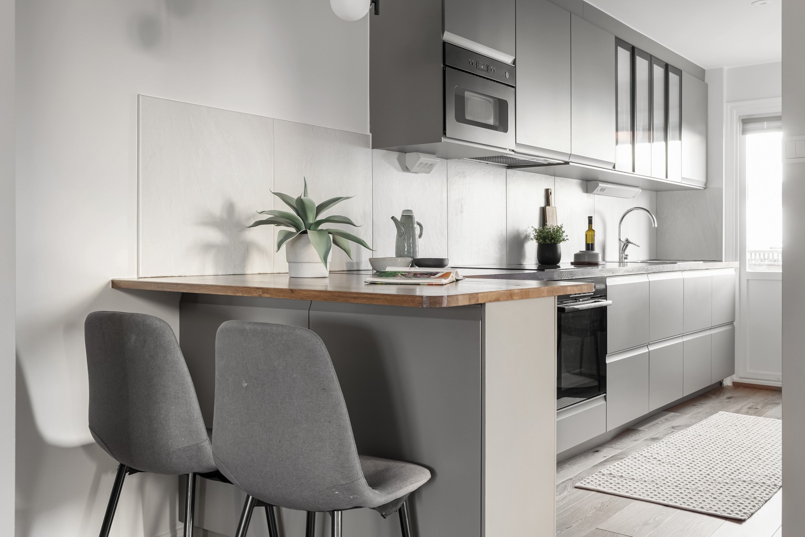 Välkomna till denna totalrenoverade trea