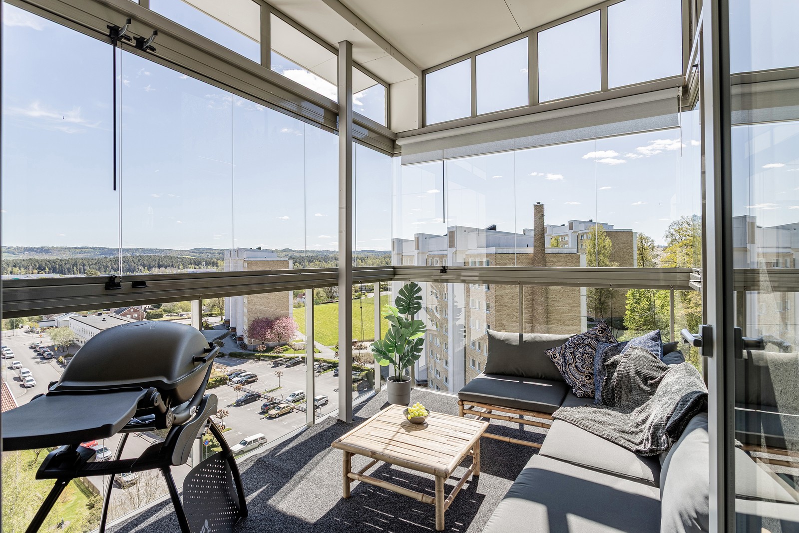 Nionde våningen och vänd mot Jönköping är vyerna lika slående som lugnande.