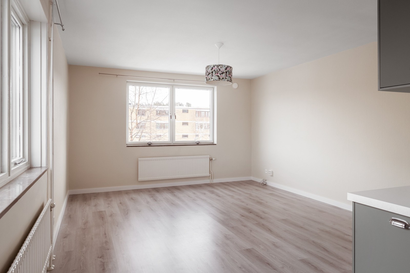 Väggarna har målats om och golvet är nylagt