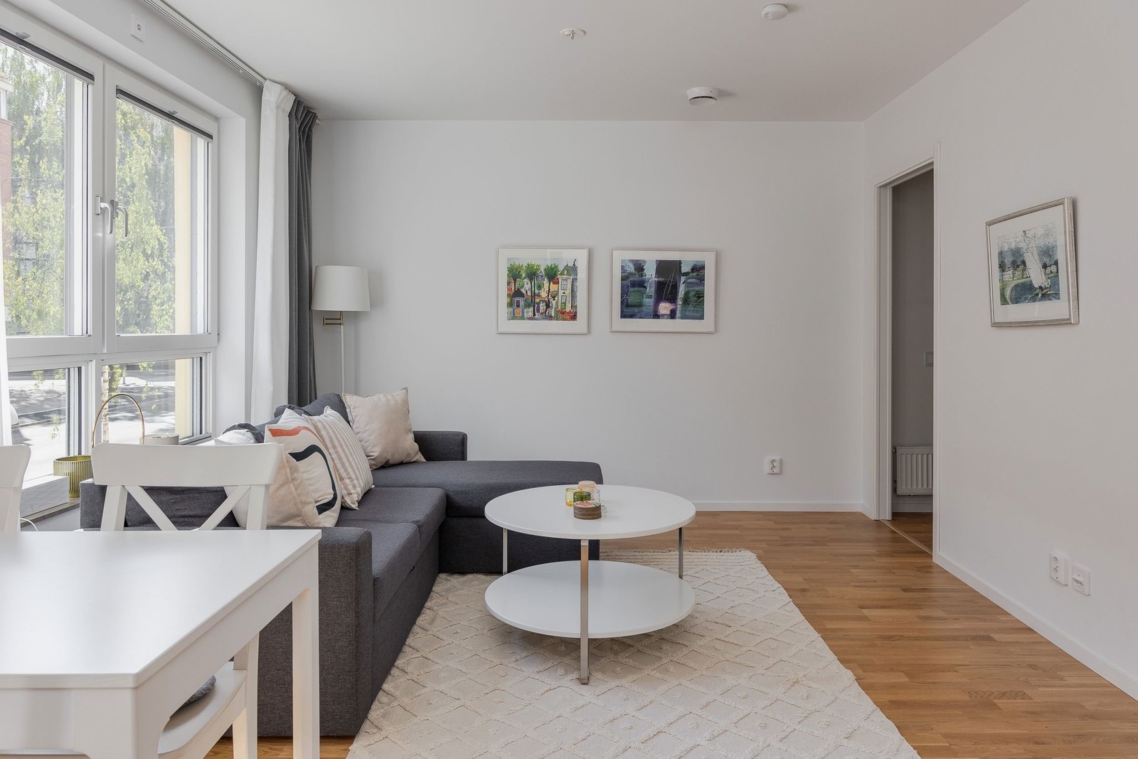 Gott om plats för en större soffa