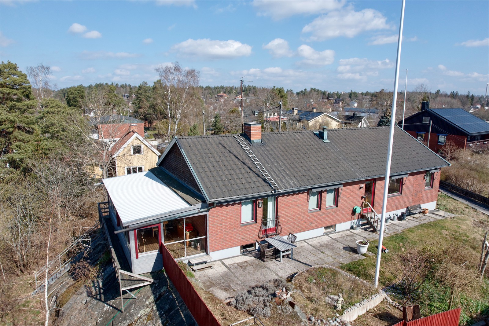 Ingvaldsvägen 12, totalyta om 246 kvm plus uterum längs husets gavel