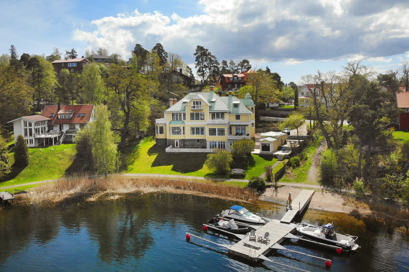 Vacker vindsvåning i sekelskiftesvilla