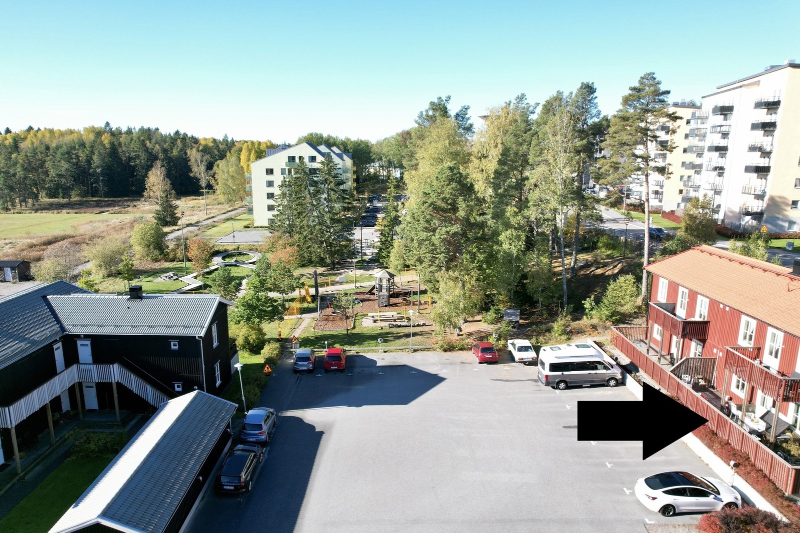 Stor uteplats i soligt söderläge