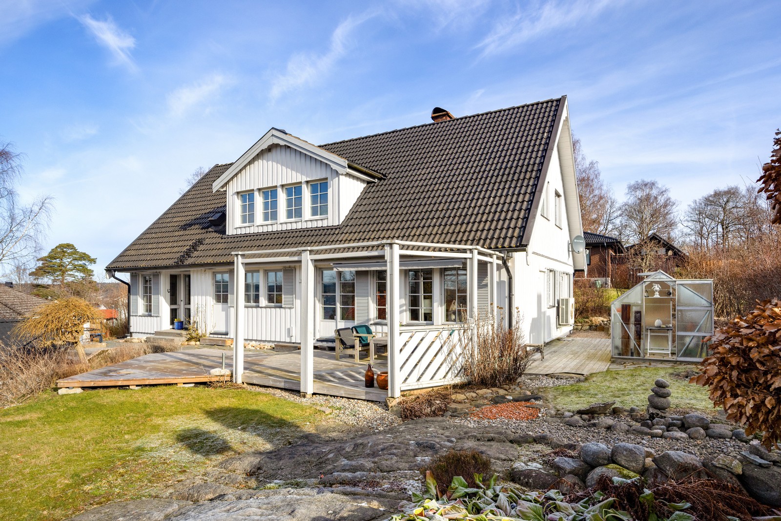 Härlig uteplats med sol och utsikt