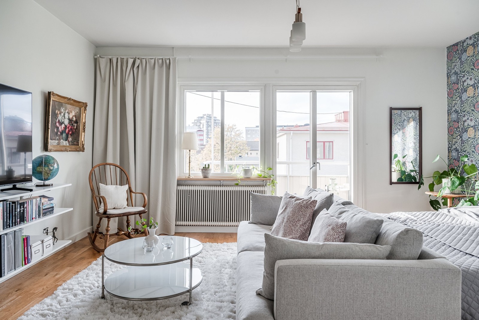 Rymligt allrum. Antingen kan du inreda som ett lyxigt hotellrum...