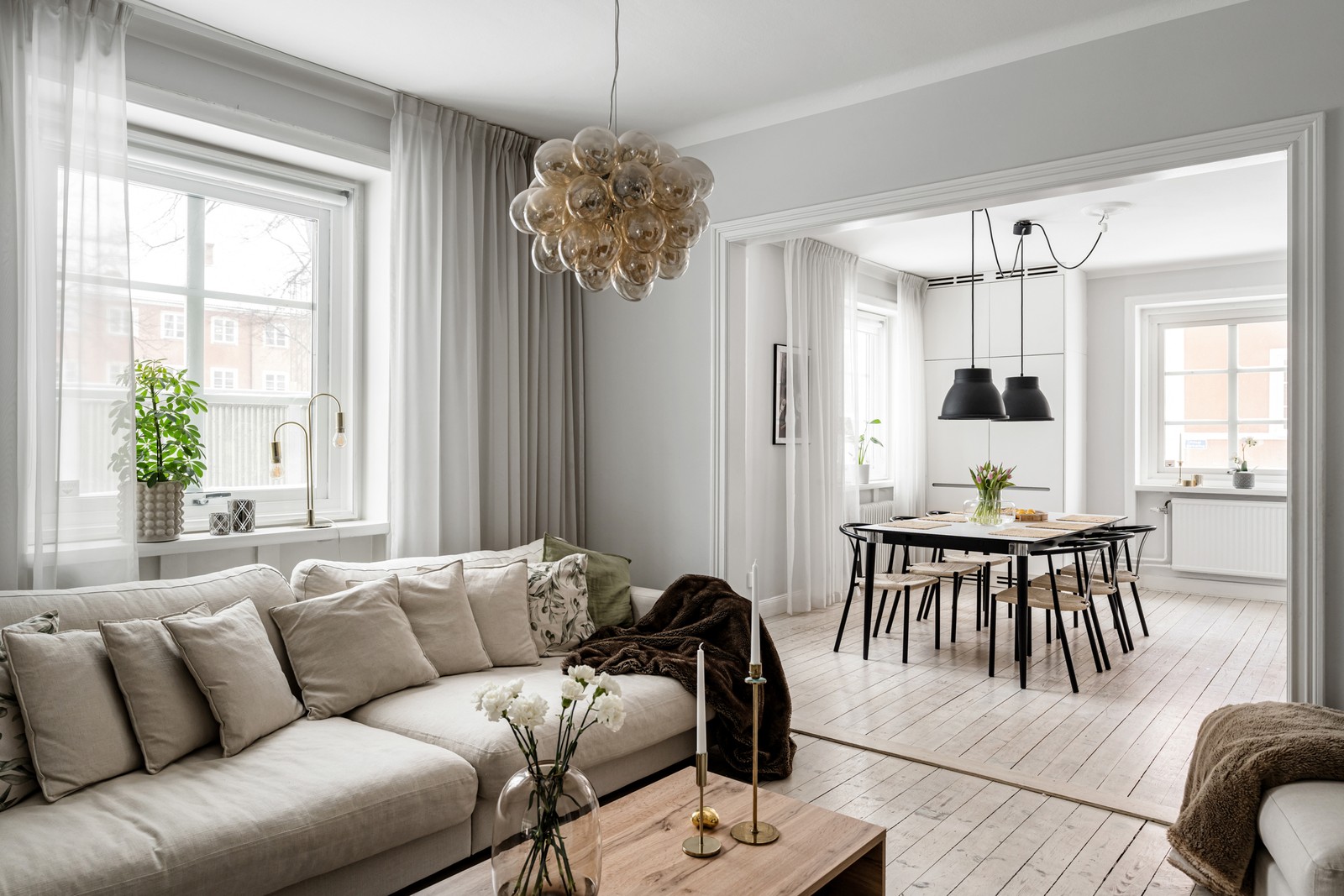 Vardagsrum & kök i fil