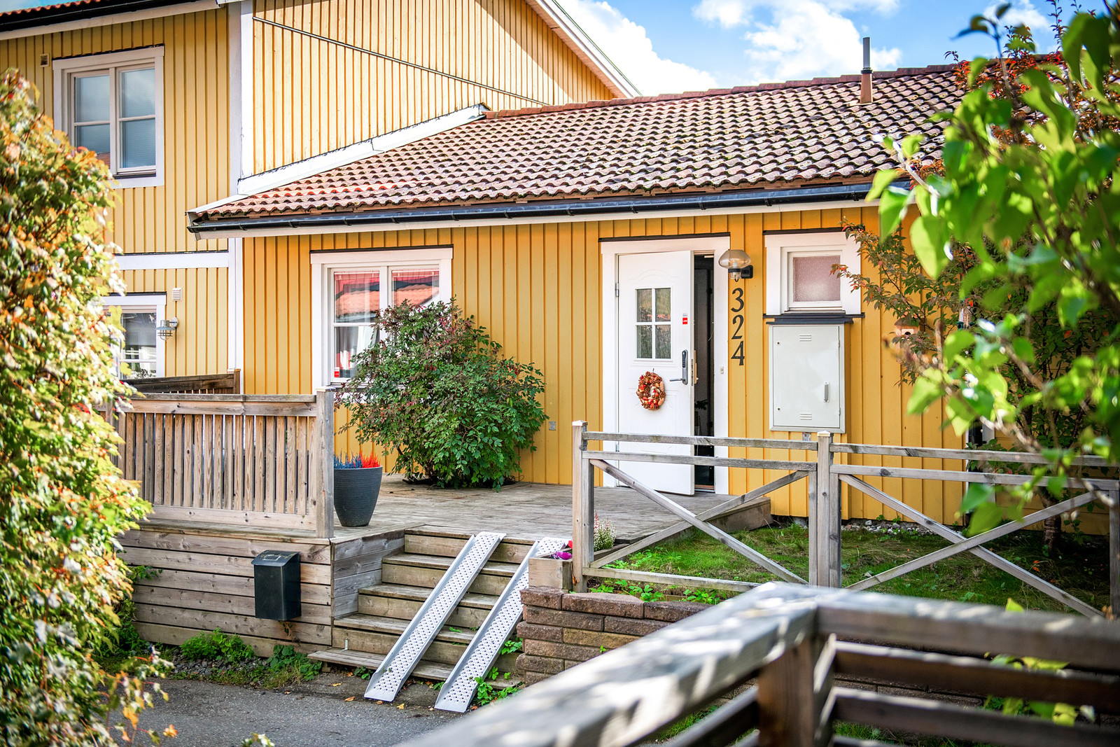 Välkommen till Järnåldersringen 324! Friköpt radhus i familjära Söderby