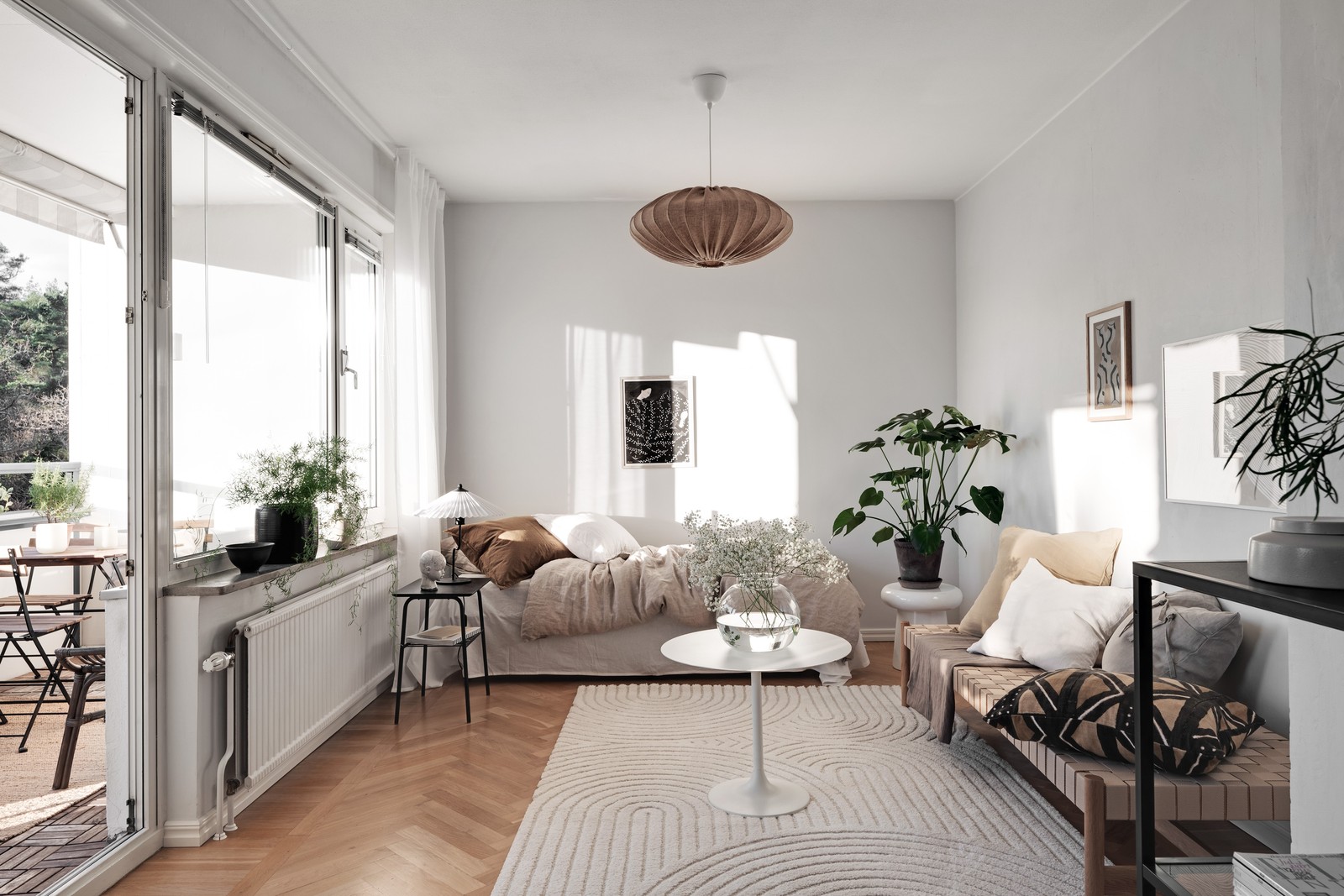 Nu kommer denna charmiga etta att erbjudas med ett utsökt läge på Tenorgatan 14...