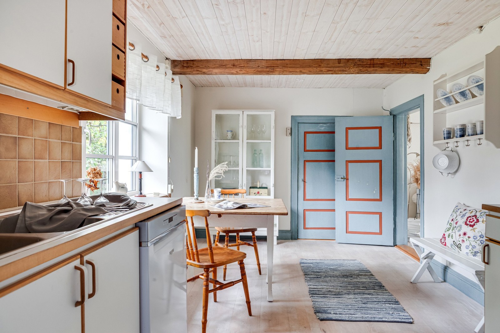 Välkomna till detta charmiga hus i mysiga Smygehamn