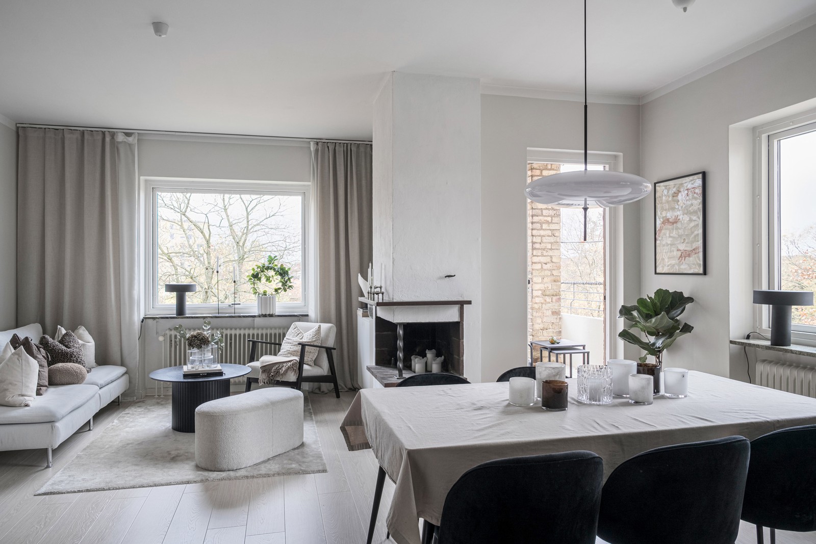 En modern bostad med genomgående hög standard och välplanerad utformning!