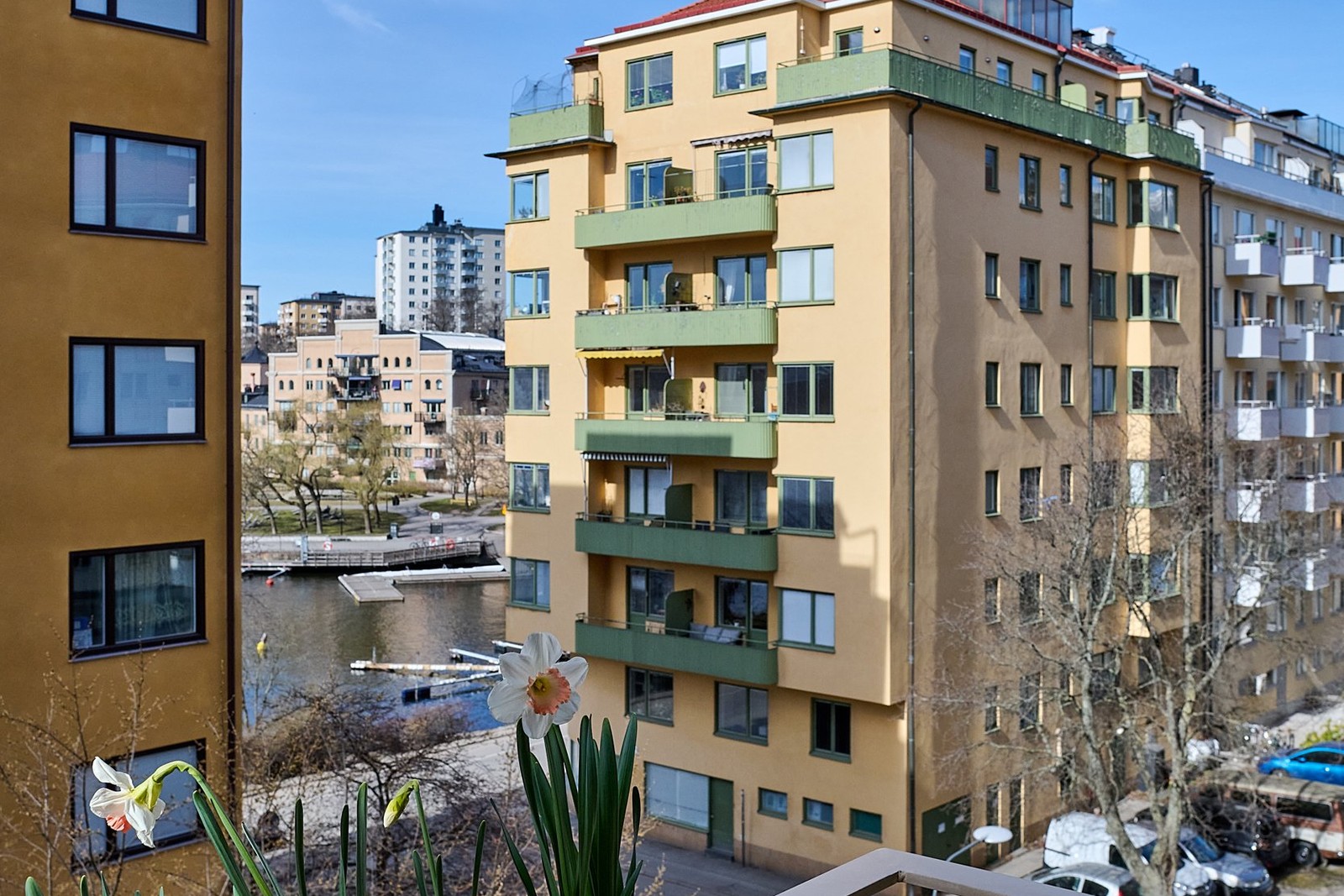 Balkong med sjöutsikt