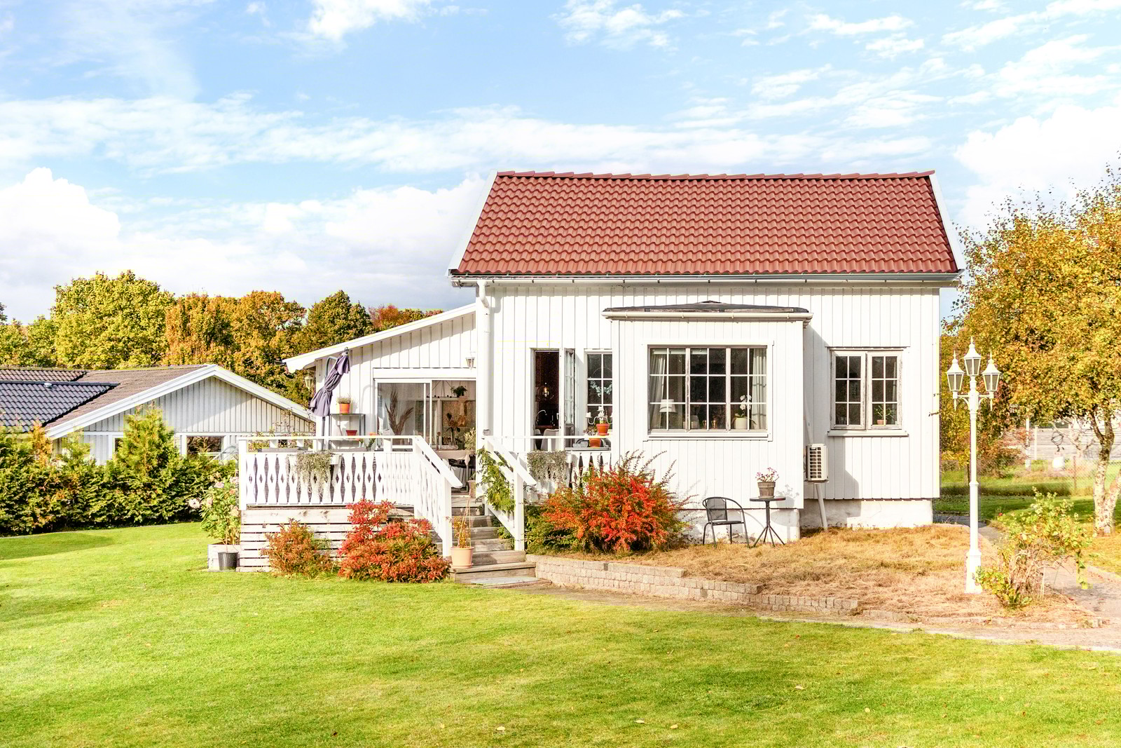 Välkommen till denna charmiga 30-talsvilla med ett centralt läge i Onsala