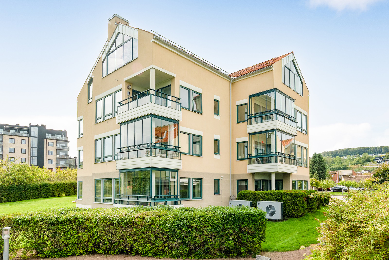 Fint och insynsskyddat läge mot trädgården