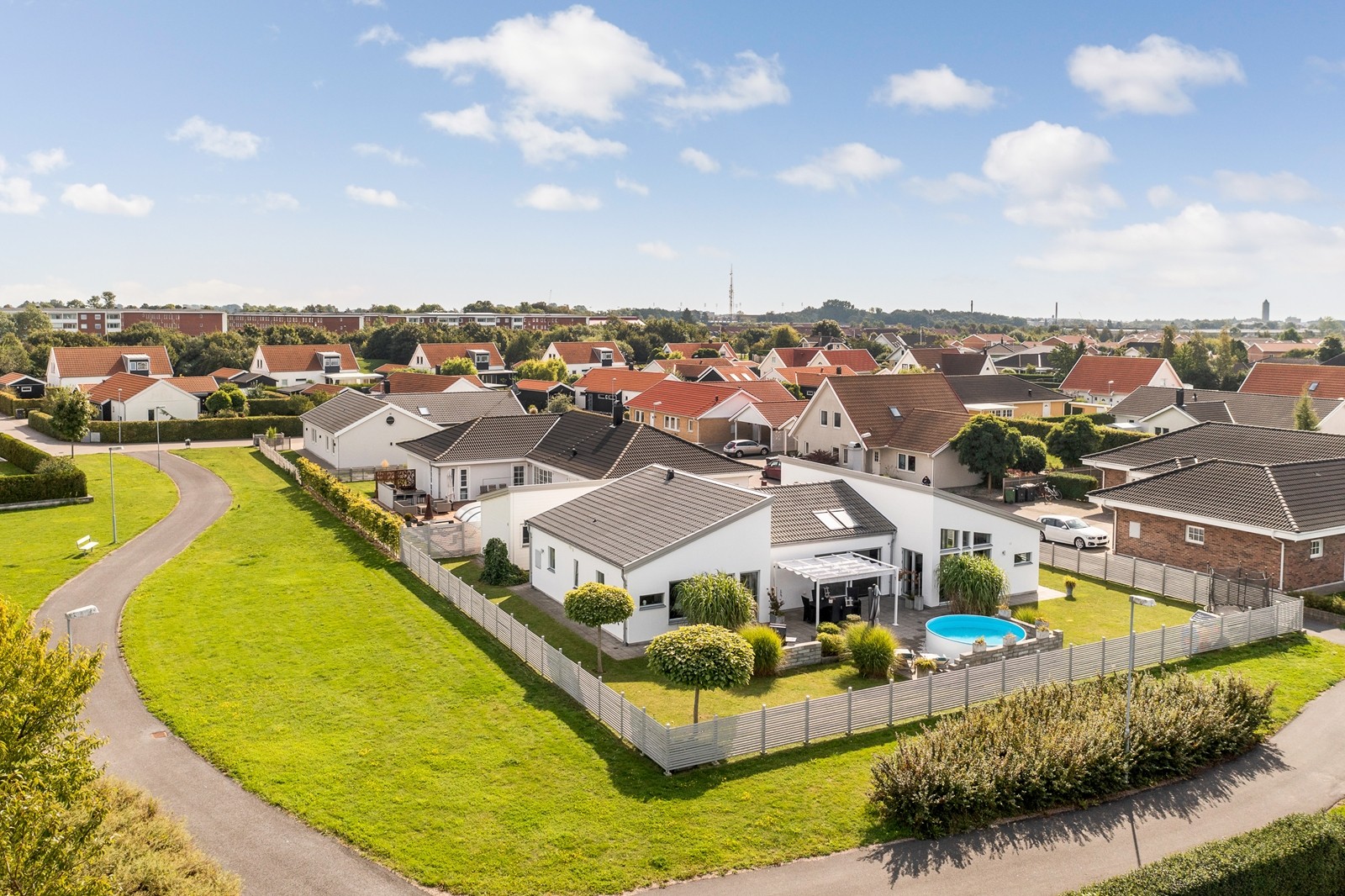 Vacker och välhållen 1-plansvilla med hörntomt, med placering på en lugn återvändsgränd