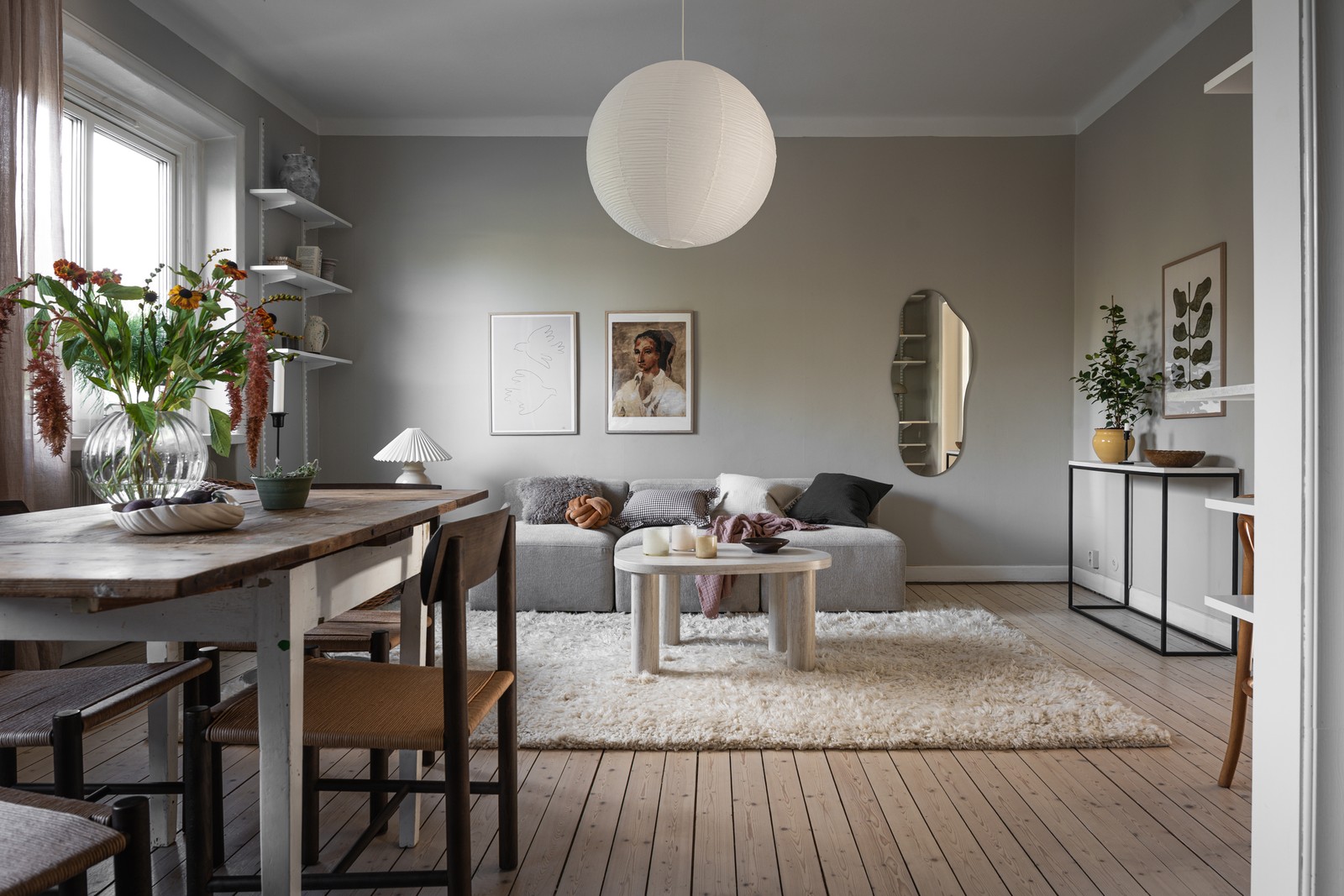 Välkommen till denna charmiga Kungsladugårdstvåa!