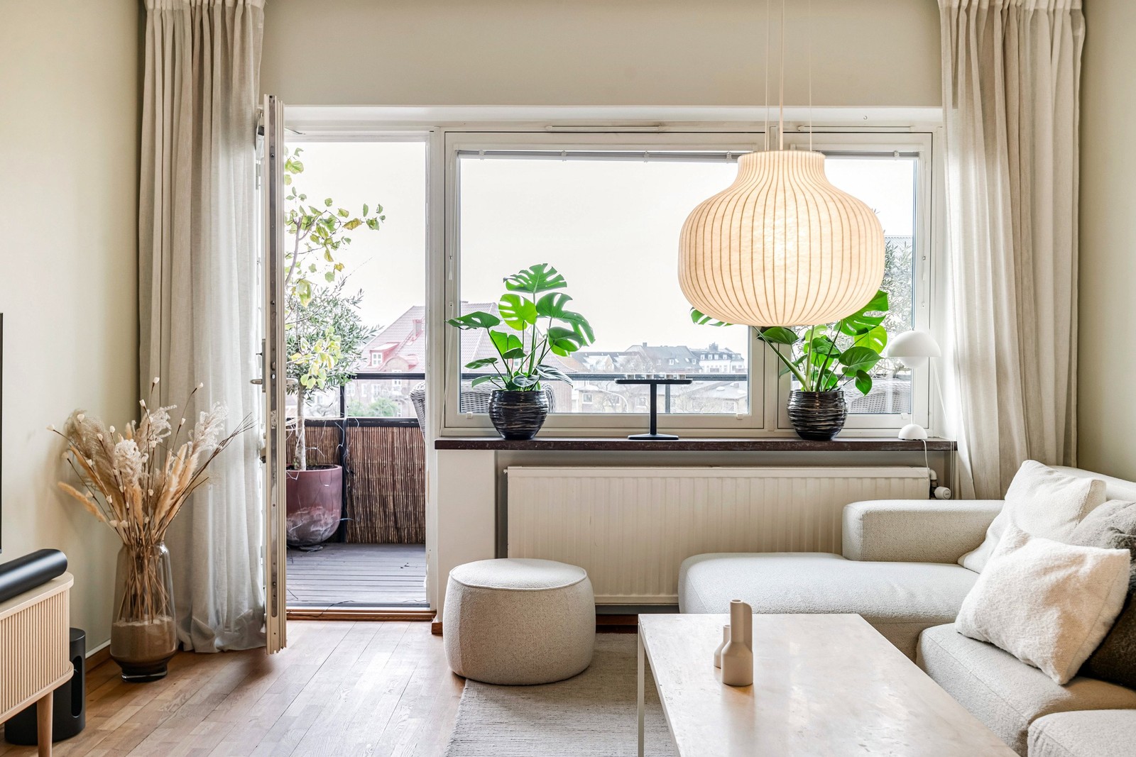 Ett ljust och luftigt hem där varje kvadratmeter är genomtänkt.