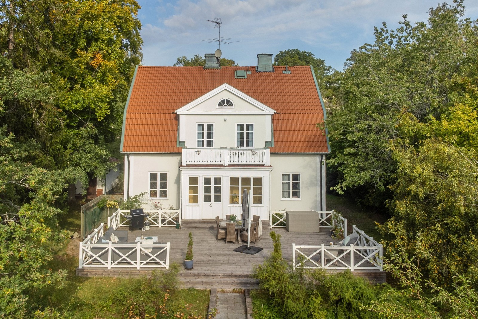 Välkommen till anrika Parkvägen 40 uppfört under förra seklet