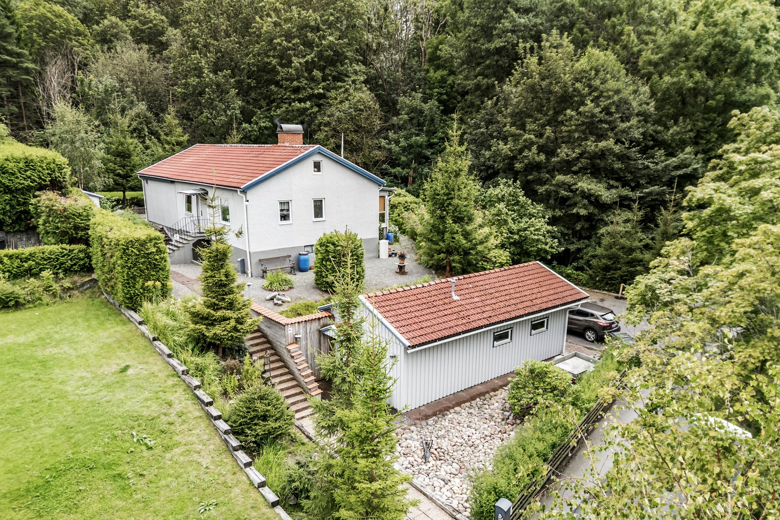 Inbäddad i grönska.