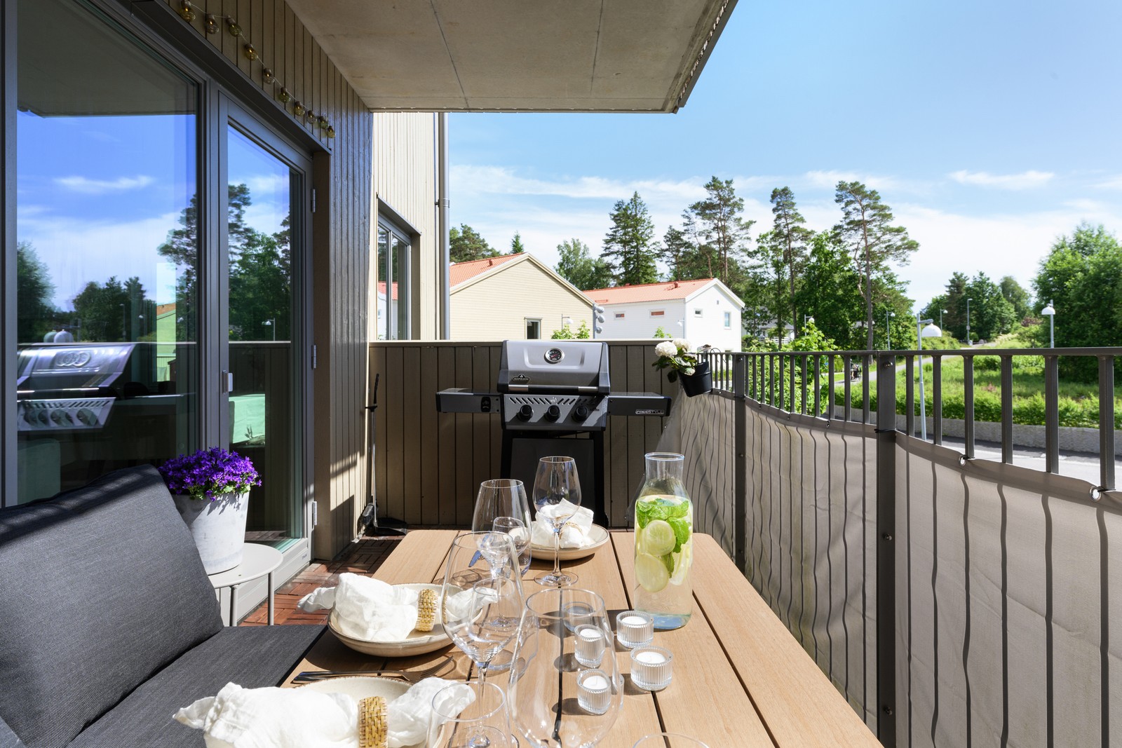 Här finns plats för middagar utomhus.