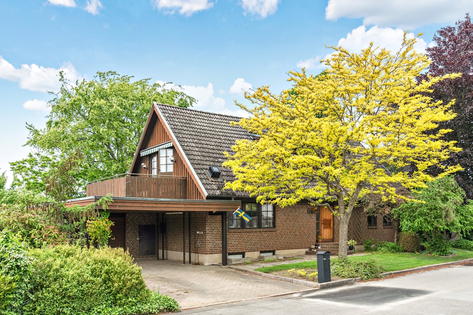 Välkomna till Solrosvägen 8