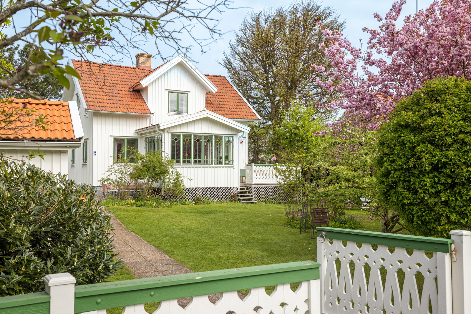 Sällsynt sekelskiftesvilla anno 1918 på stor grönskande tomt