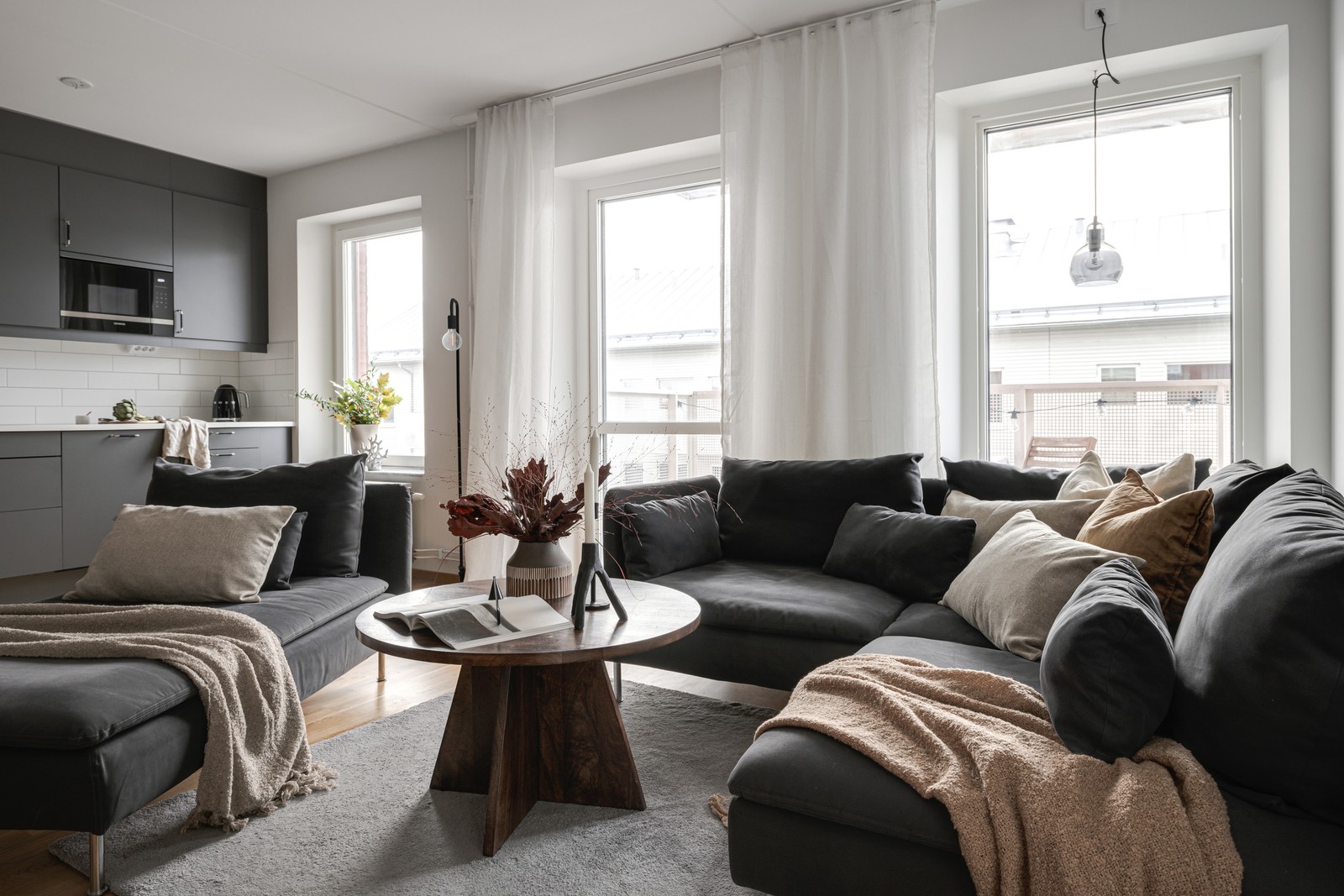 Gaveltvåa med högt och fritt läge i huset