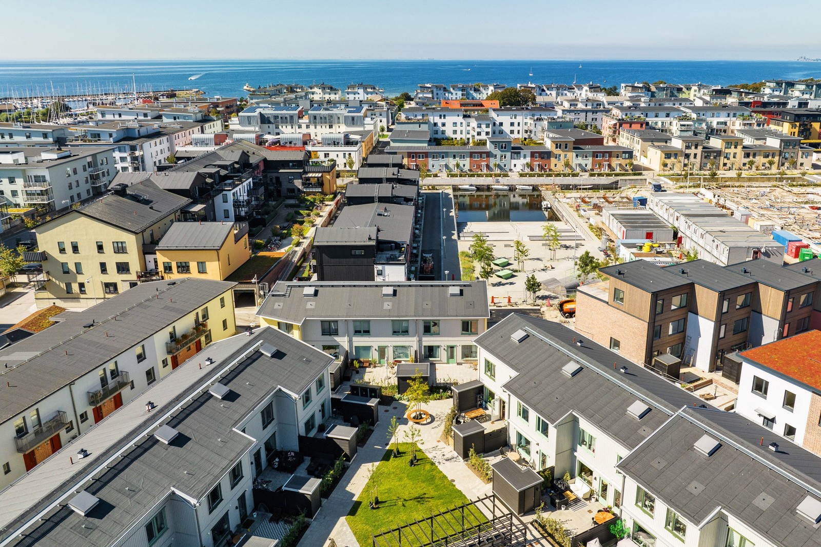 Barnvänlig och skyddad innergård