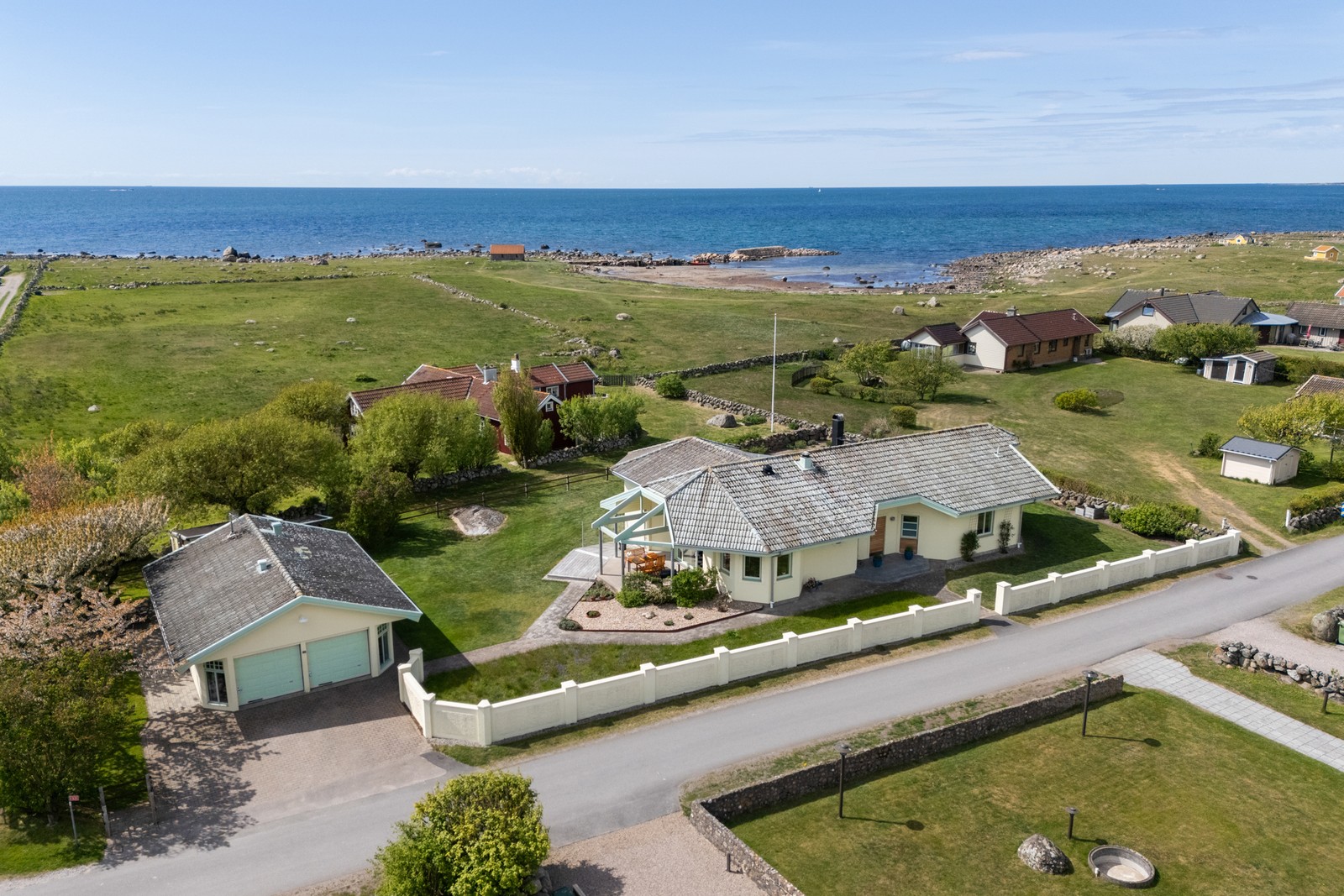 Ett stenkast från havet