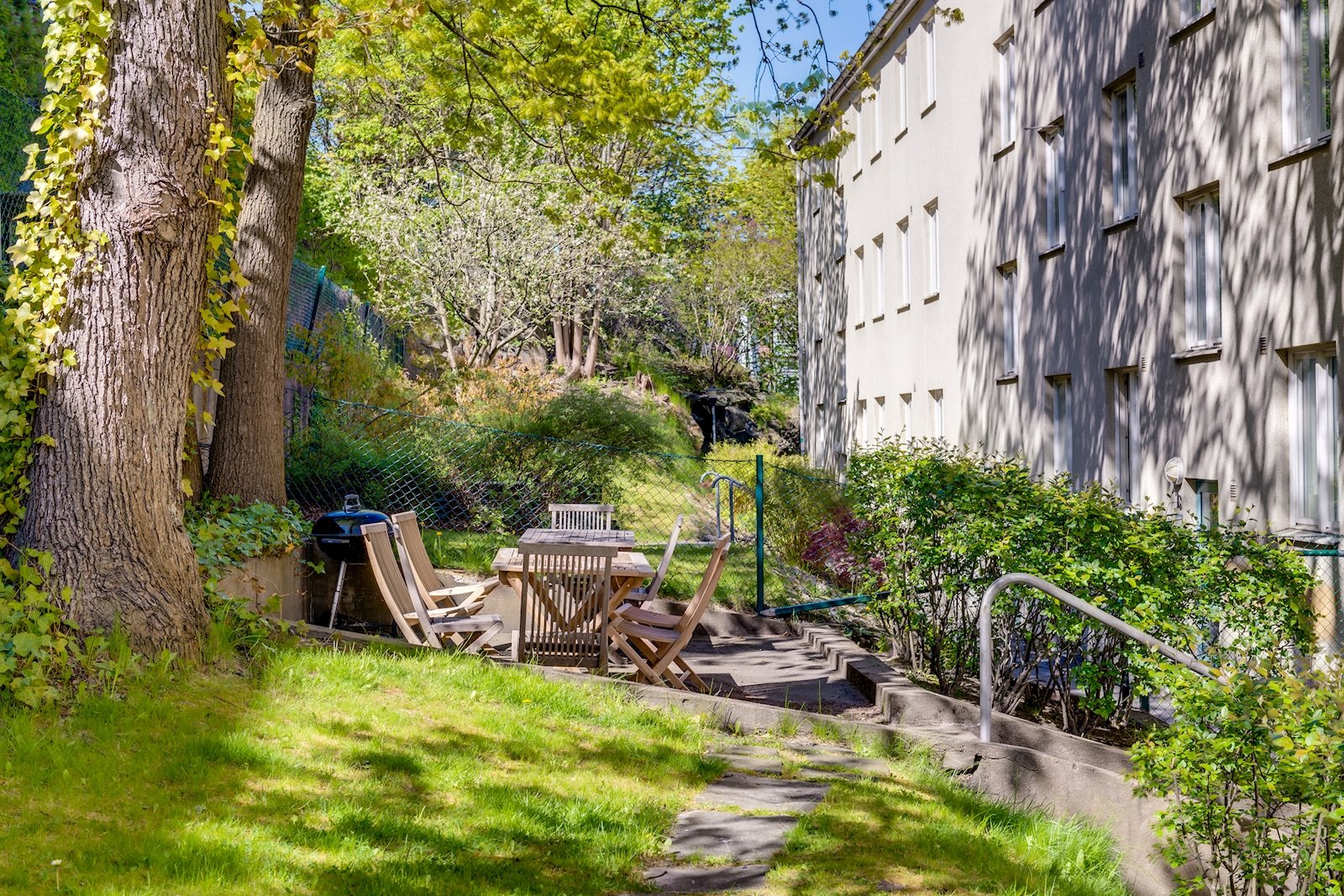 Föreningens lummiga gård