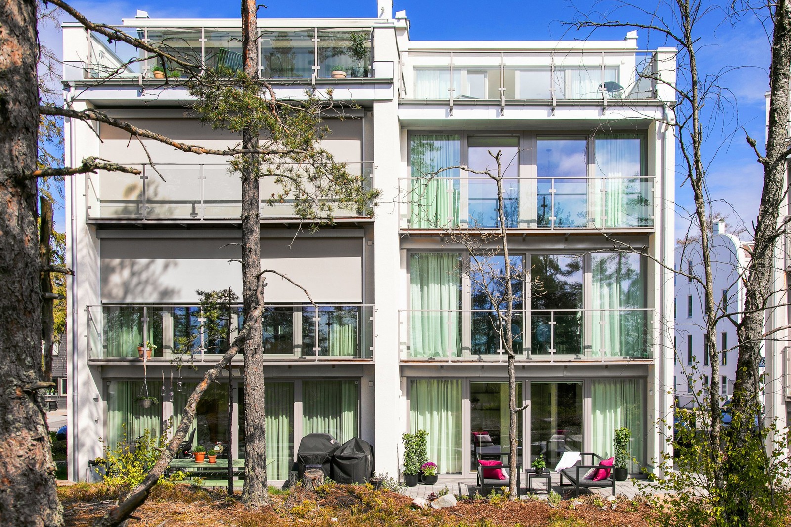 Townhouse i 4 våningar (till höger)