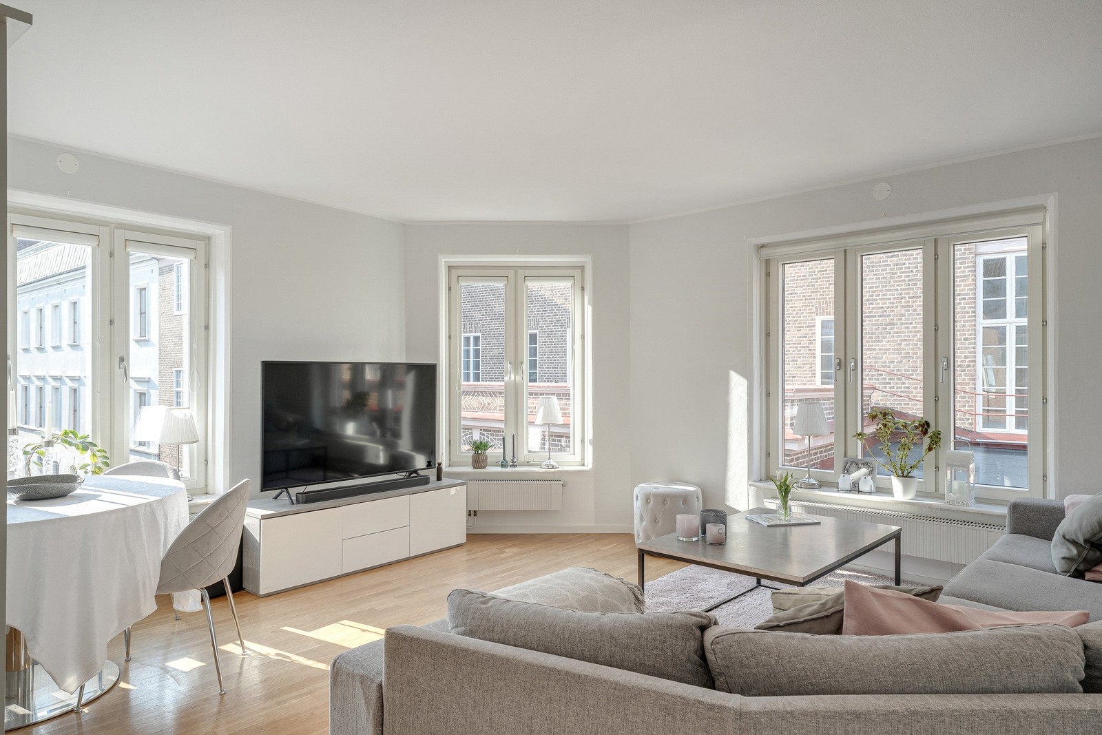 Välkommen till denna ljusa bostad!