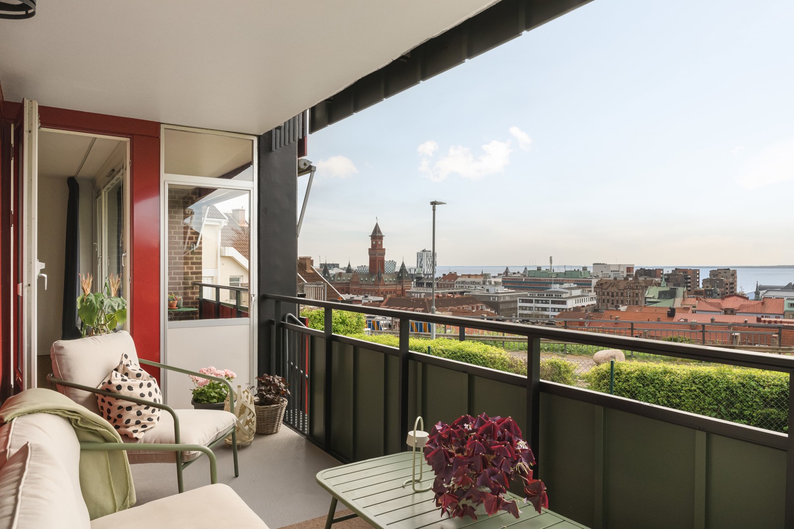 En av två balkonger