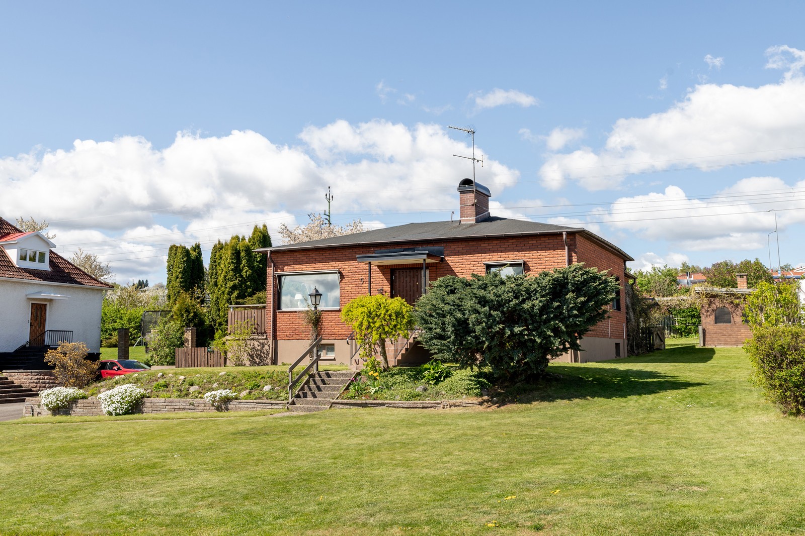 Huset från trädgårdssidan.