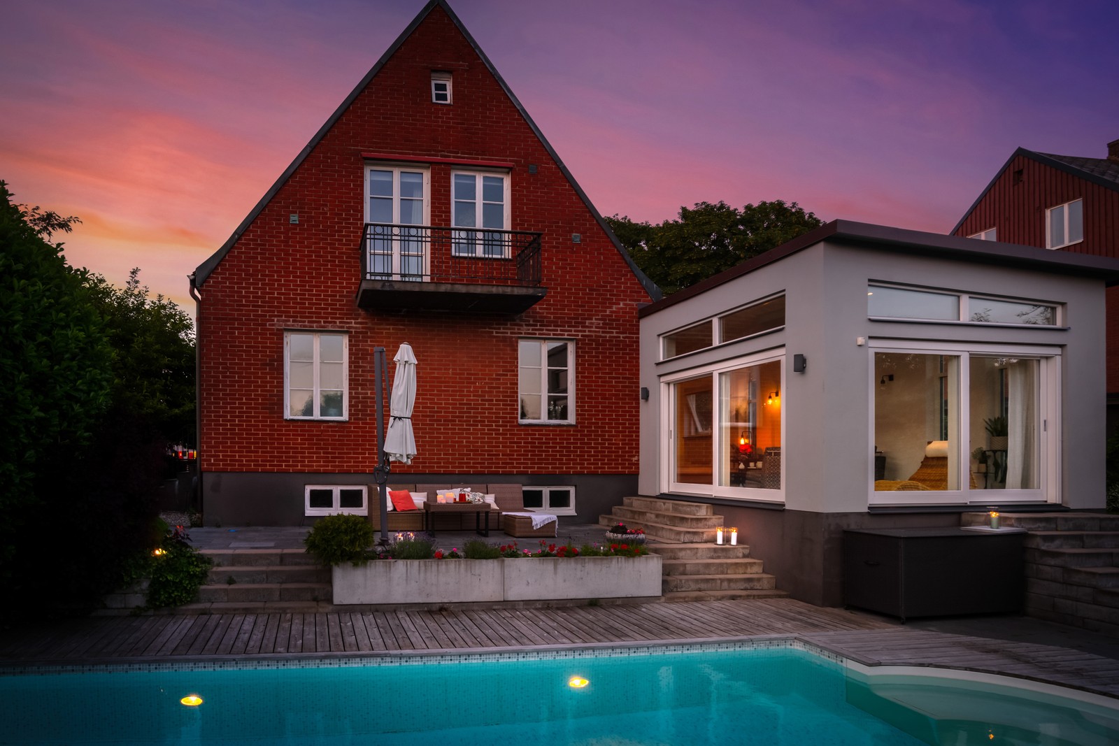 Varmt välkommen till vackra tegelvilla som andas charm och karaktär, en tidlös skatt från 1924.