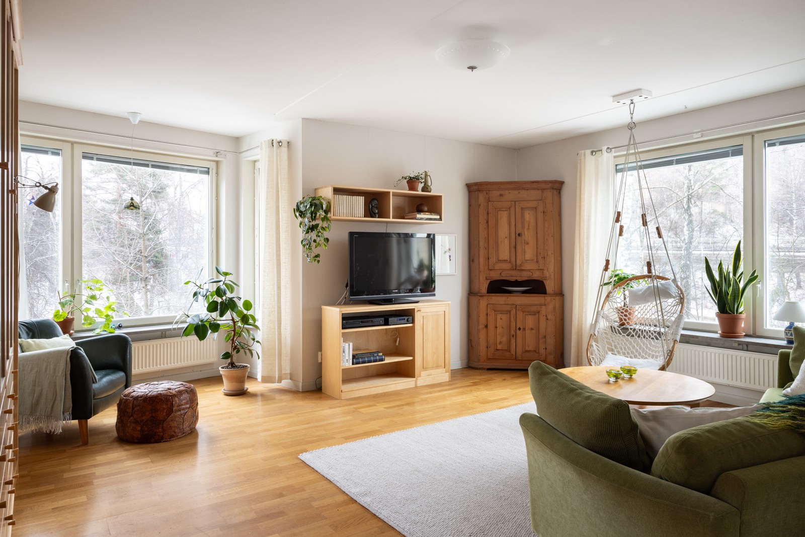 Ljust och högt gavelläge med ett strålande ljusinsläpp